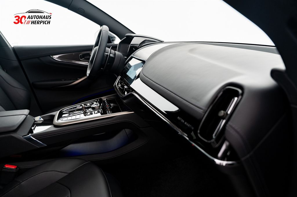 Aston Martin DBX 2025