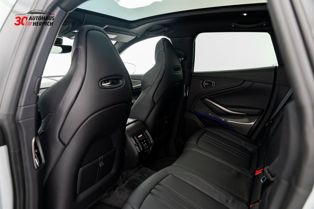 Aston Martin DBX 2025