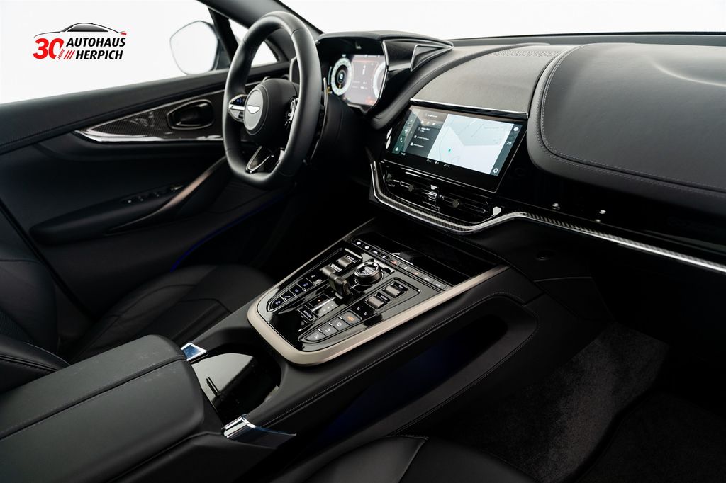 Aston Martin DBX 2025