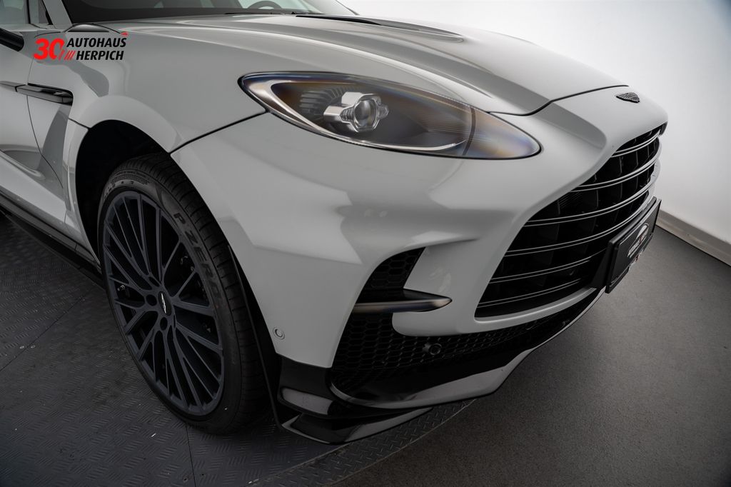 Aston Martin DBX 2025