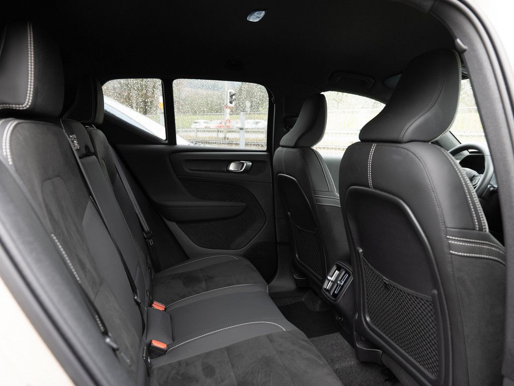 Volvo XC40 2025