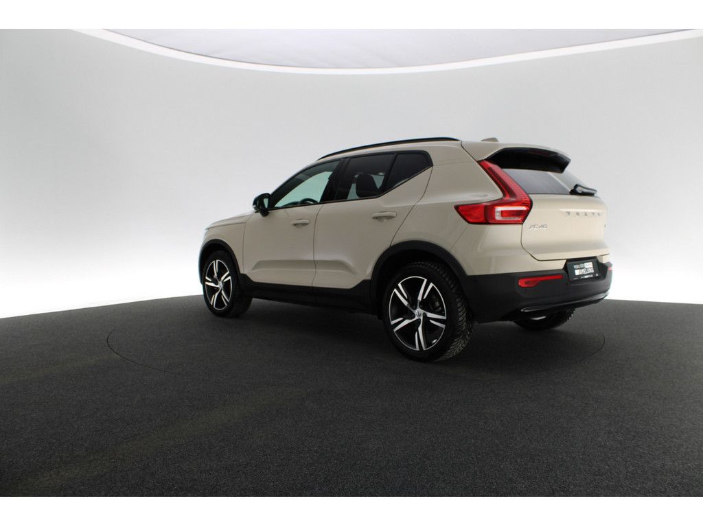 Volvo XC40 2025