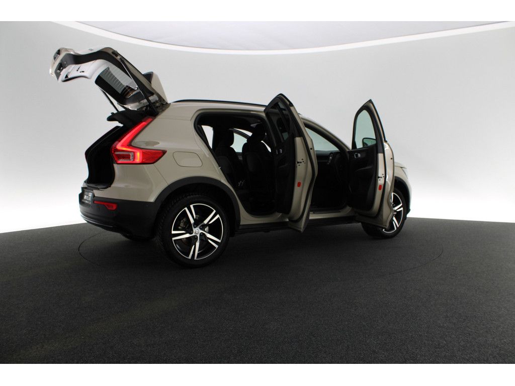 Volvo XC40 2025