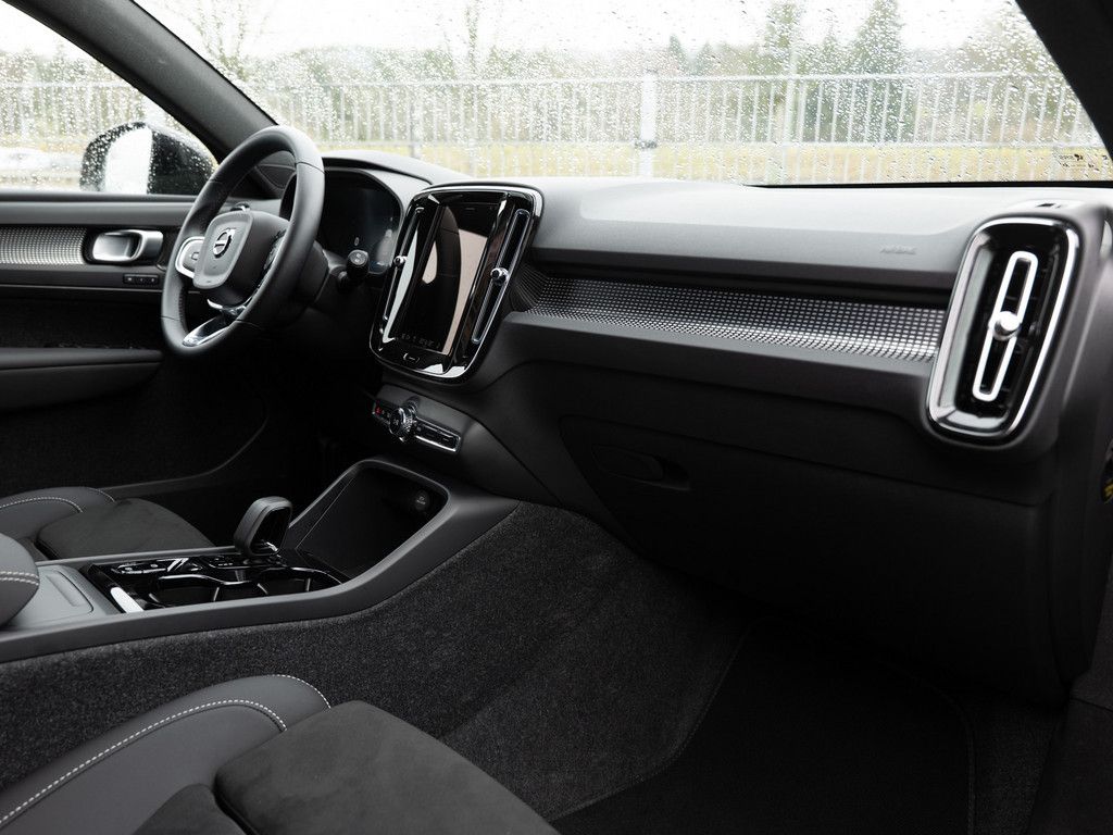 Volvo XC40 2025