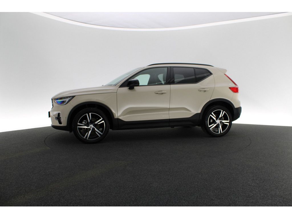 Volvo XC40 2025