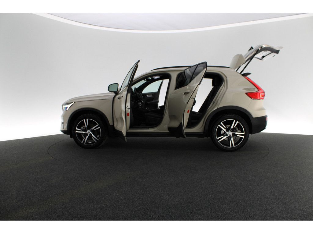 Volvo XC40 2025