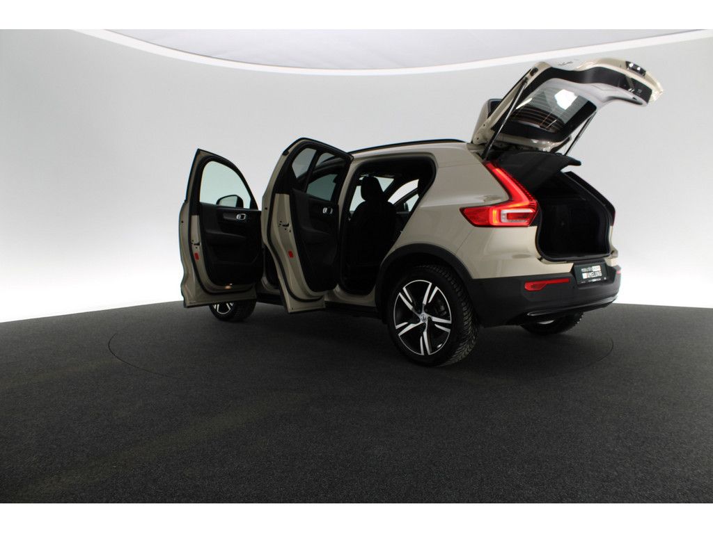 Volvo XC40 2025