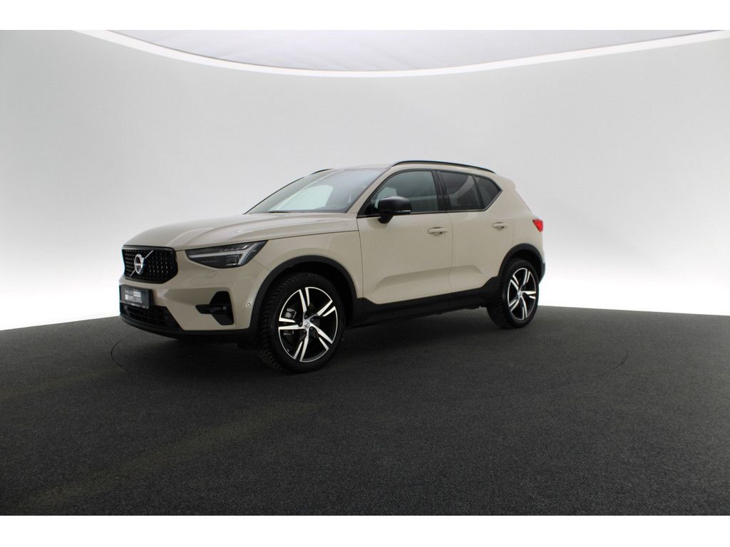 Volvo XC40 2025