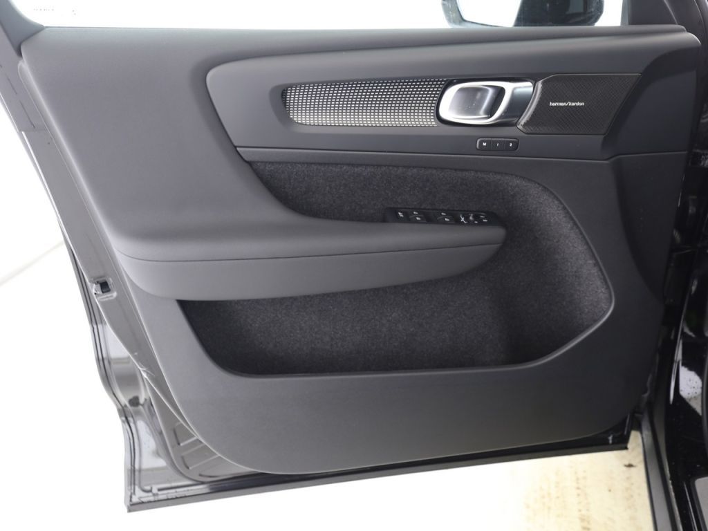 Volvo XC40 2024