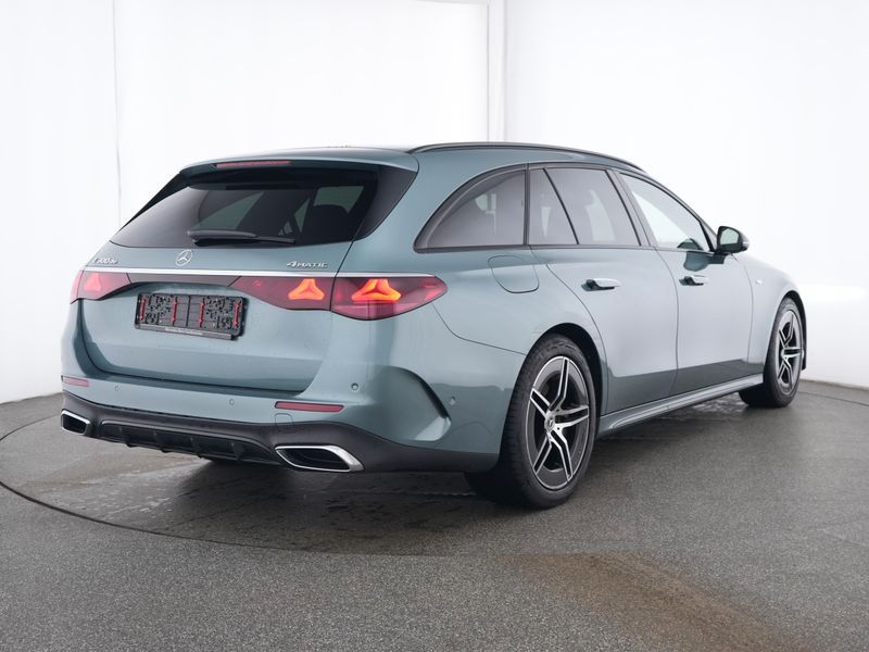 Mercedes-Benz E 300 2025