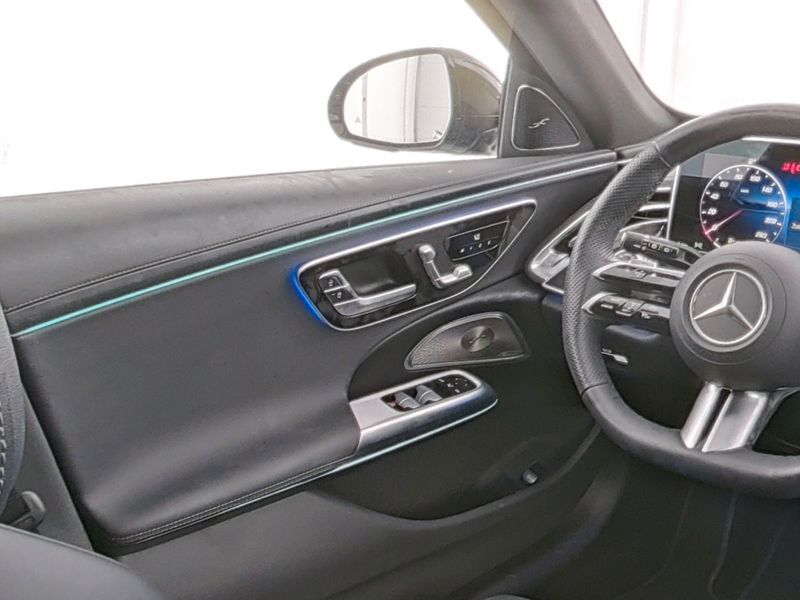 Mercedes-Benz E 300 2025