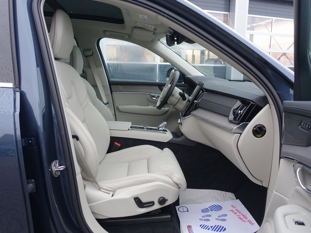 Volvo XC90 2025