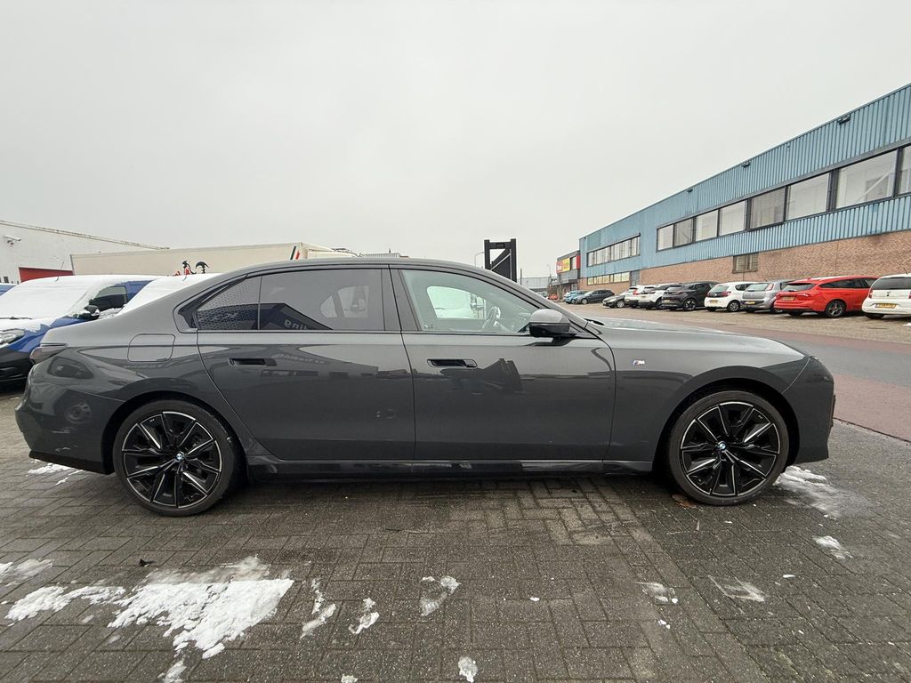 BMW i7 2024
