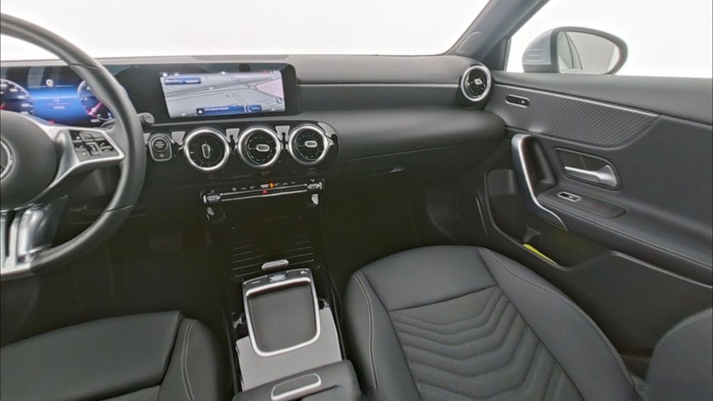 Mercedes-Benz A 180 2024