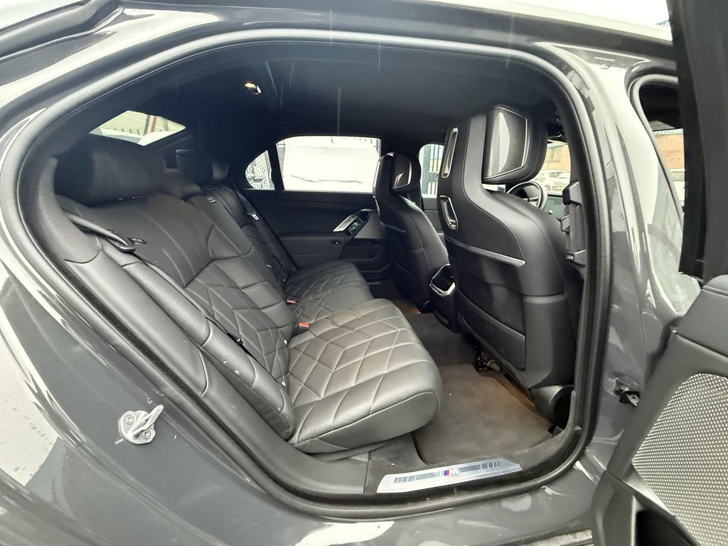 BMW i7 2024