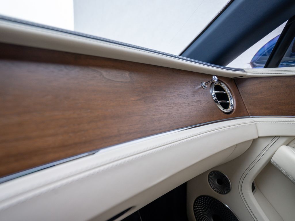 Bentley Continental GTC 2022