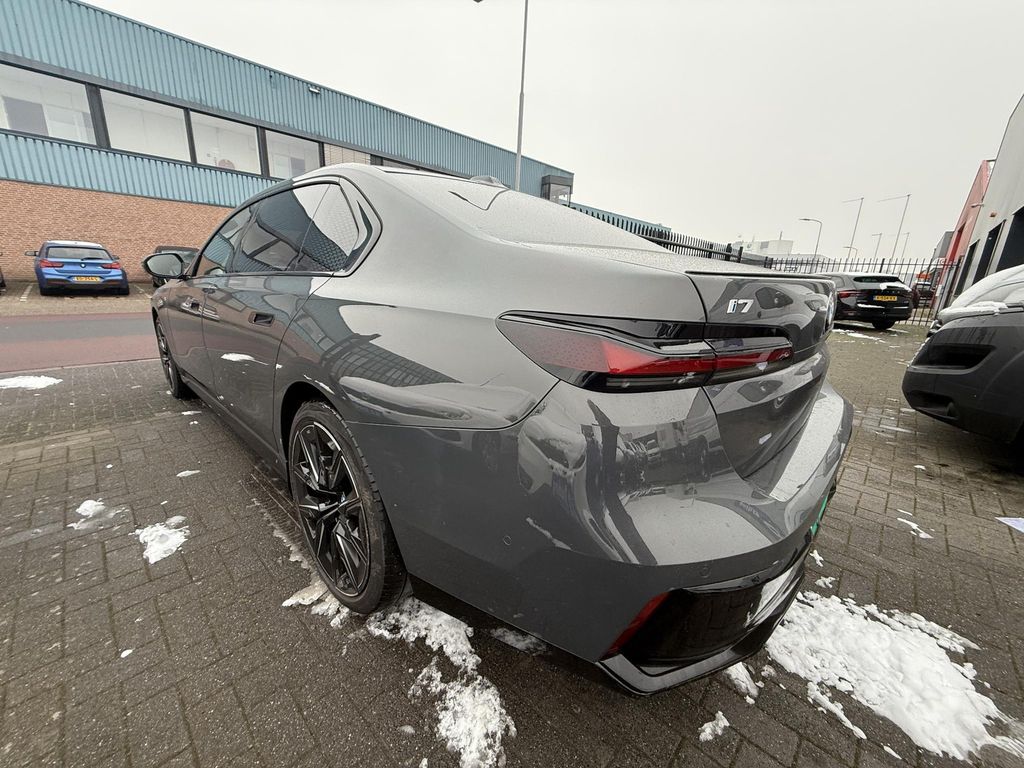 BMW i7 2024