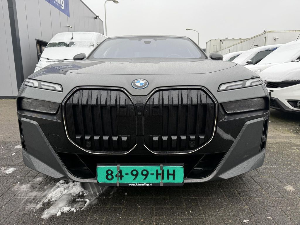 BMW i7 2024