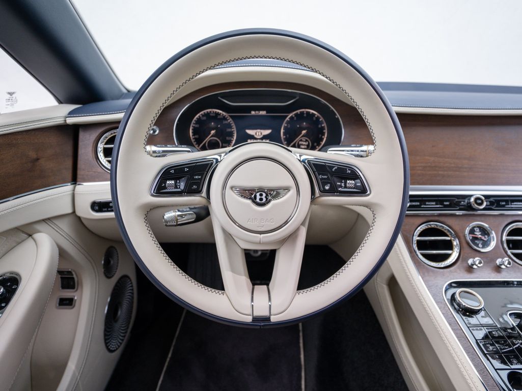 Bentley Continental GTC 2022