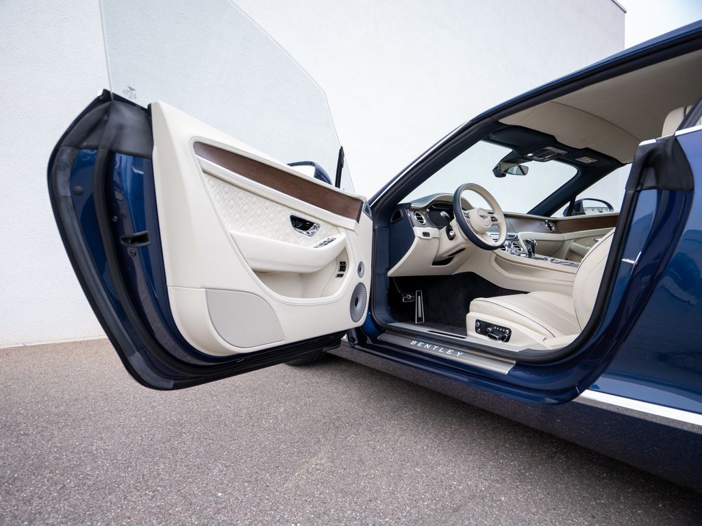 Bentley Continental GTC 2022