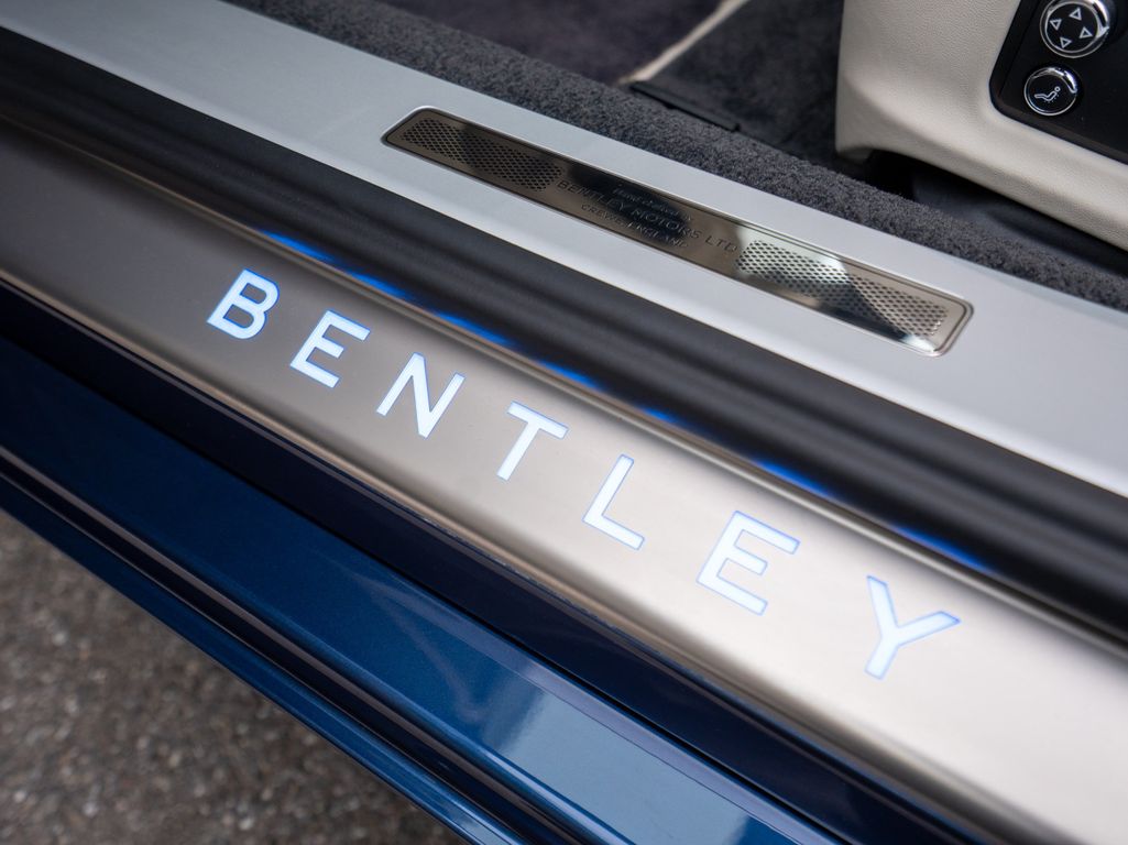 Bentley Continental GTC 2022