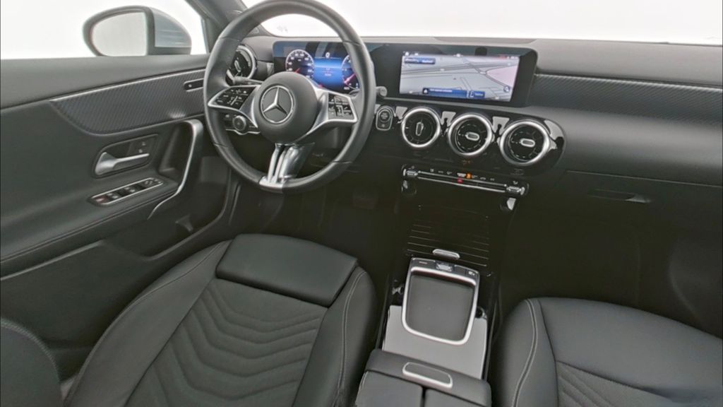 Mercedes-Benz A 180 2024