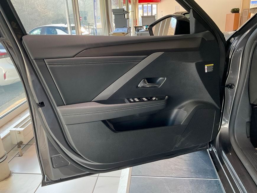 Opel Astra 2025