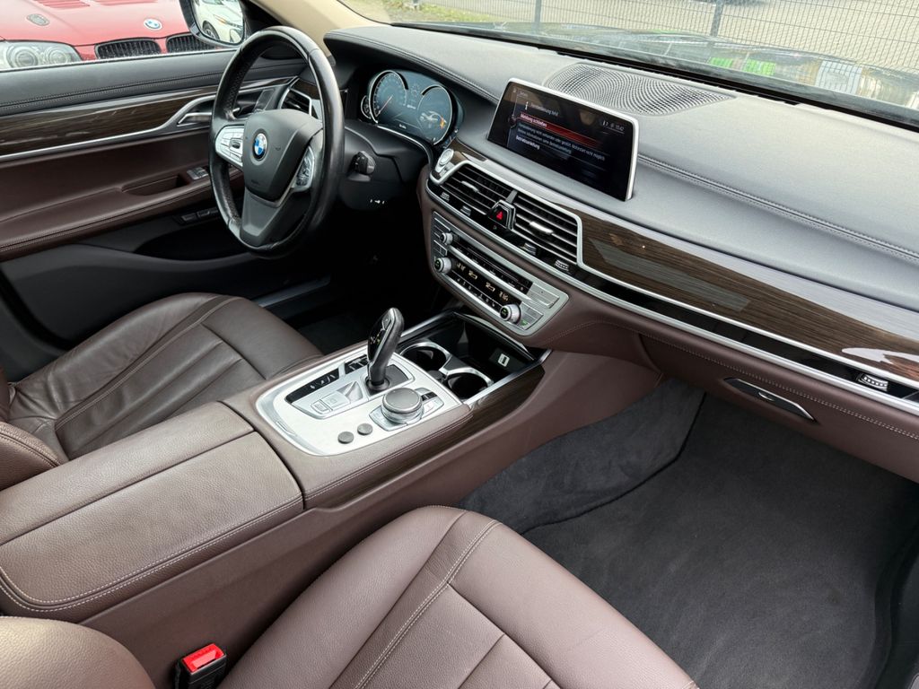 BMW 740 2017