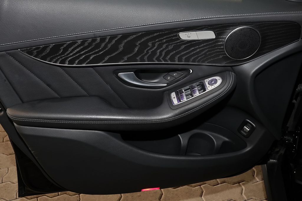 Mercedes-Benz GLC 300 2021