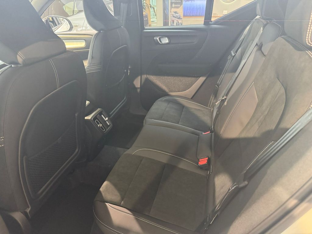 Volvo XC40 2025