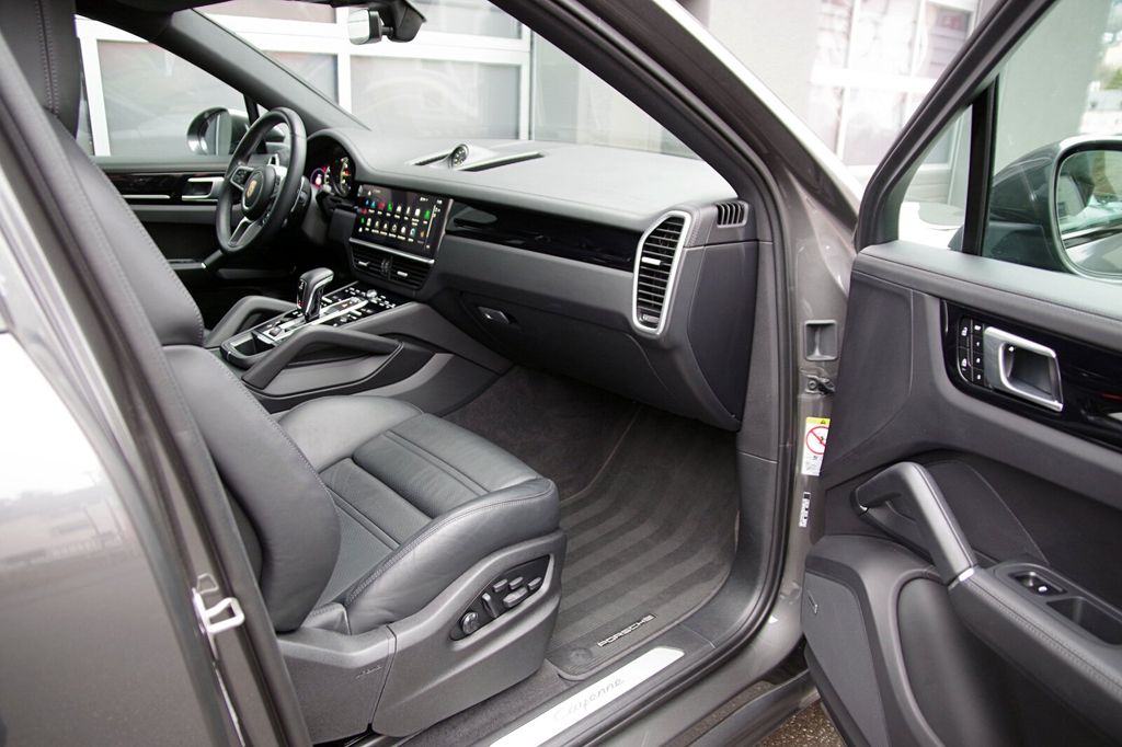 Porsche Cayenne 2021