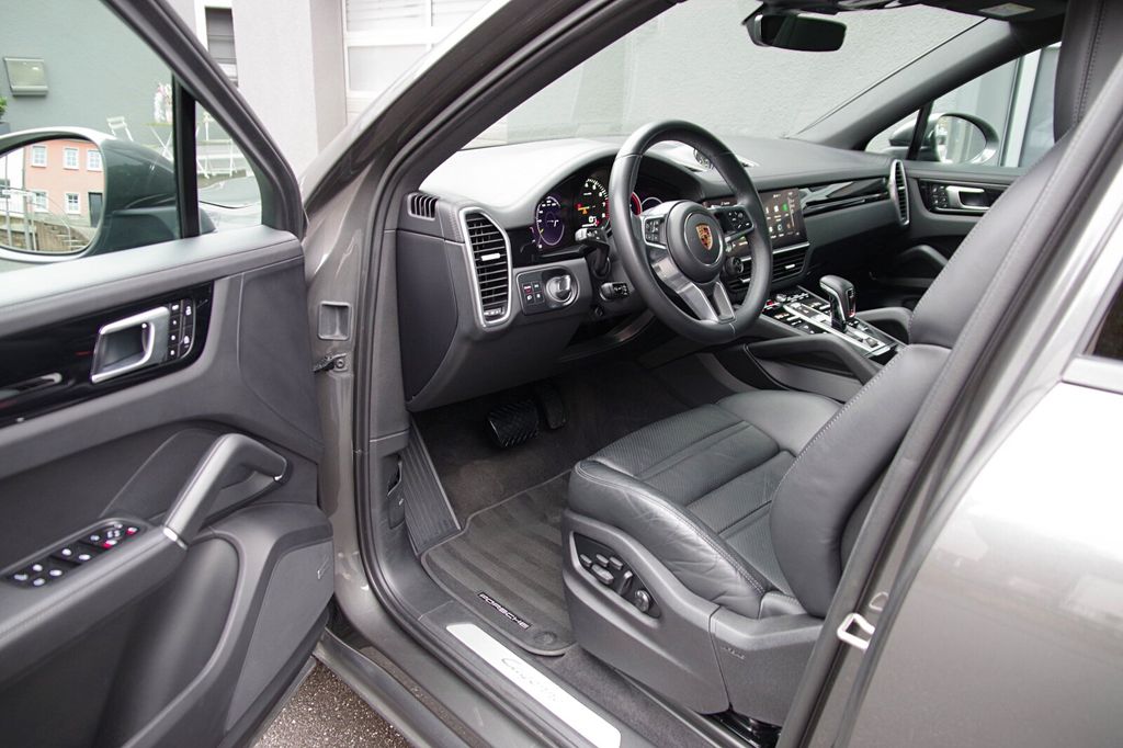Porsche Cayenne 2021