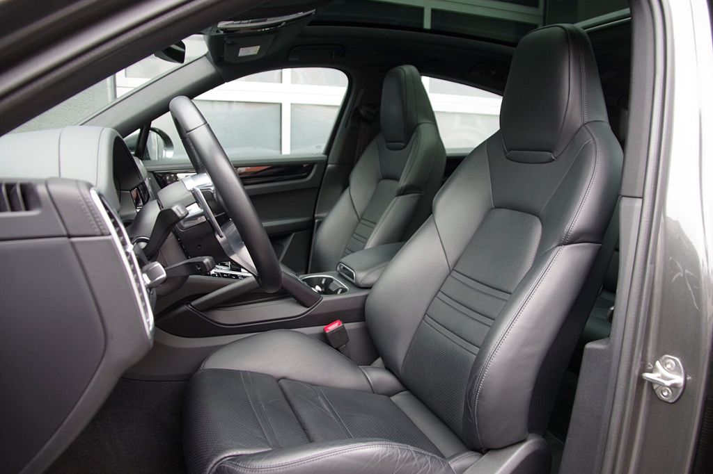 Porsche Cayenne 2021