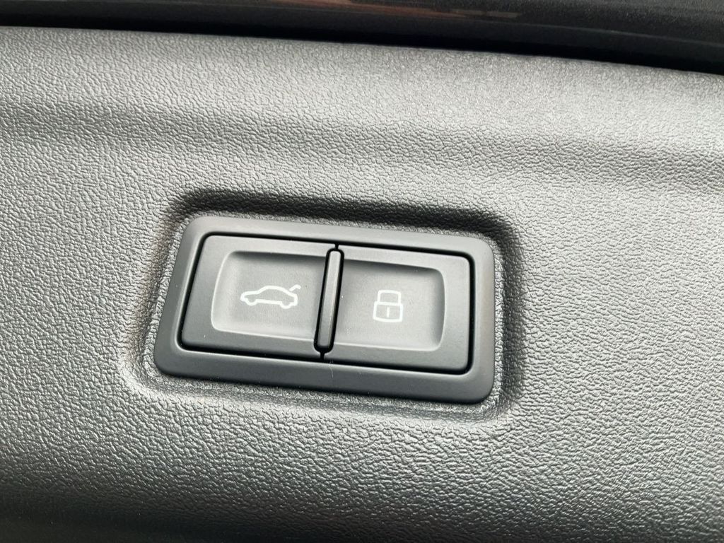 Audi SQ6 e-tron 2025