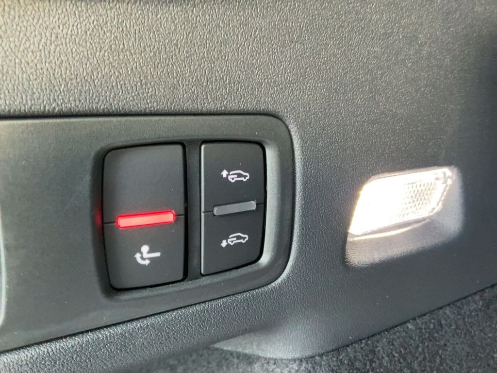 Audi SQ6 e-tron 2025