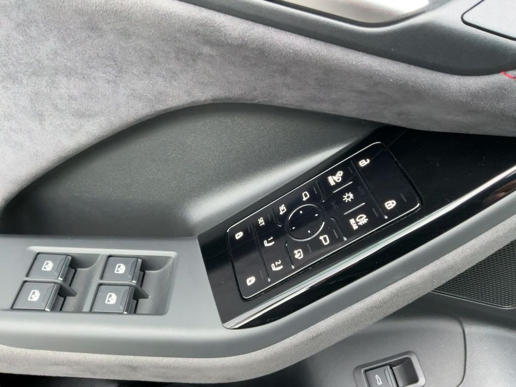 Audi SQ6 e-tron 2025