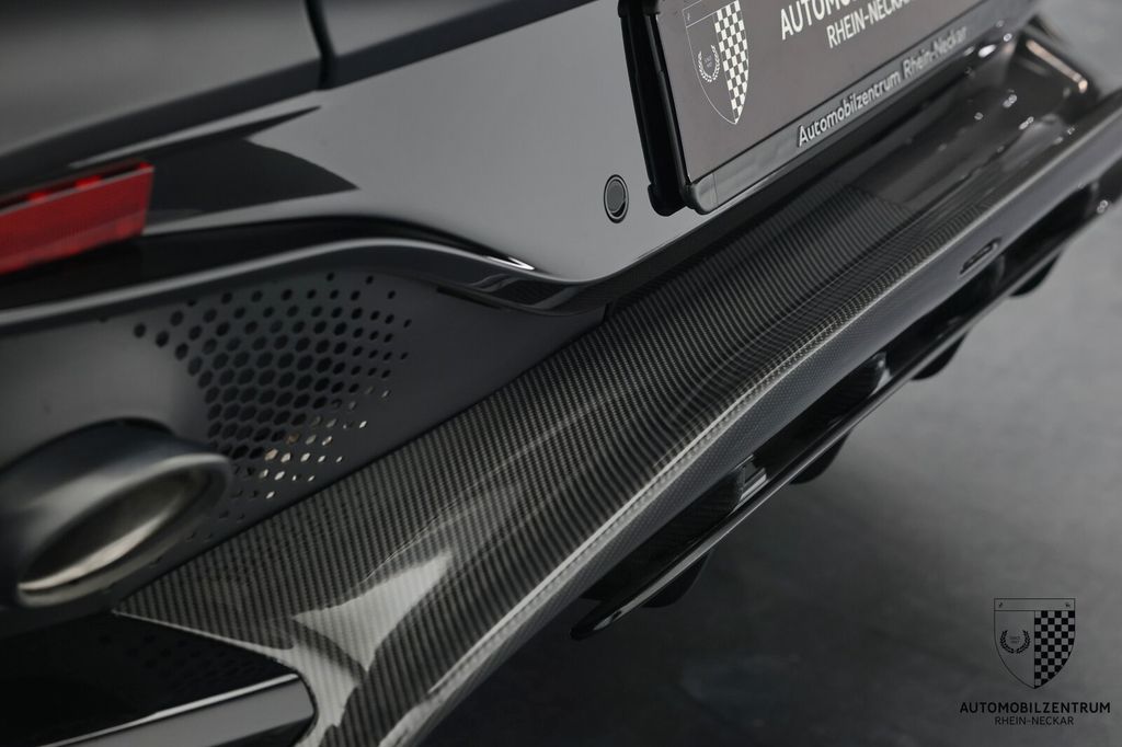 Aston Martin DBX 2024