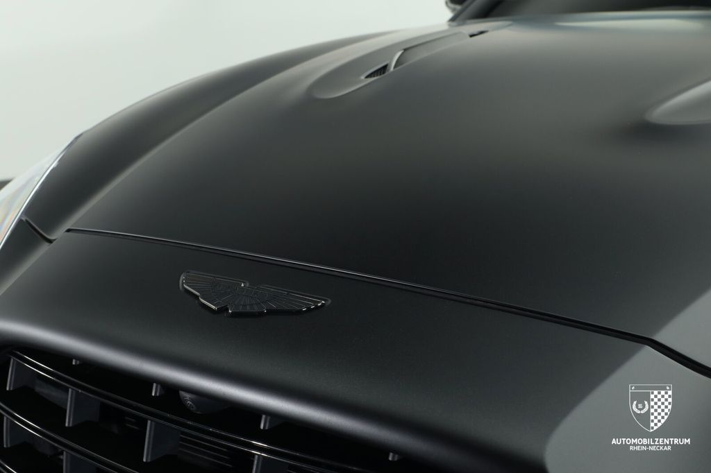 Aston Martin DBX 2024