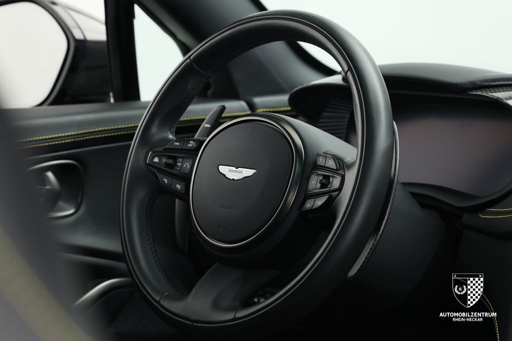 Aston Martin DBX 2024