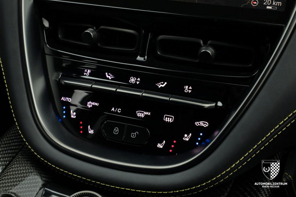 Aston Martin DBX 2024