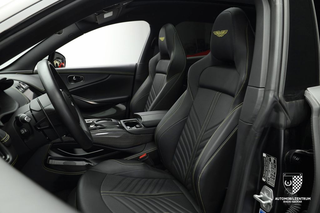 Aston Martin DBX 2024