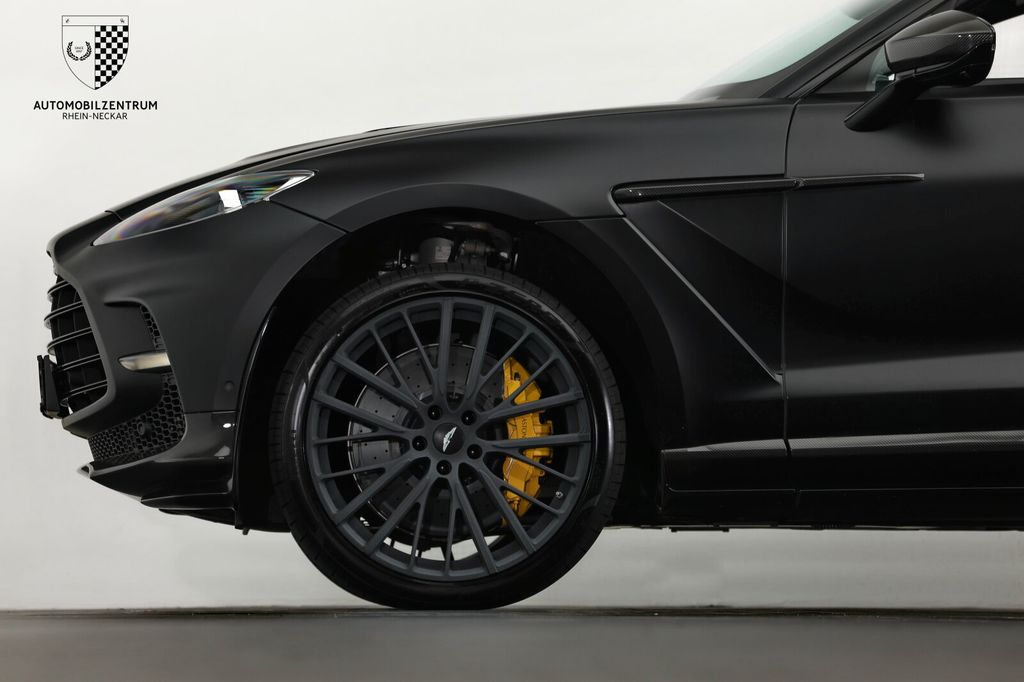 Aston Martin DBX 2024