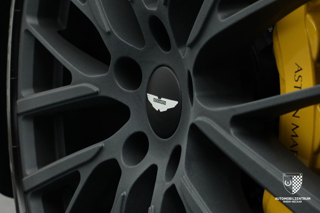 Aston Martin DBX 2024