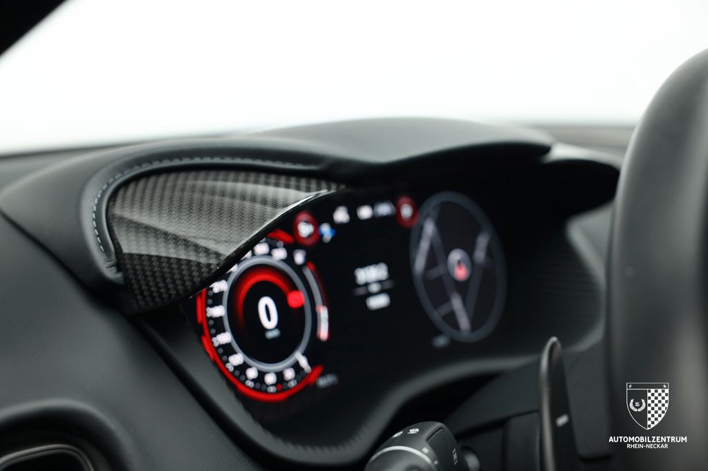 Aston Martin DBX 2024
