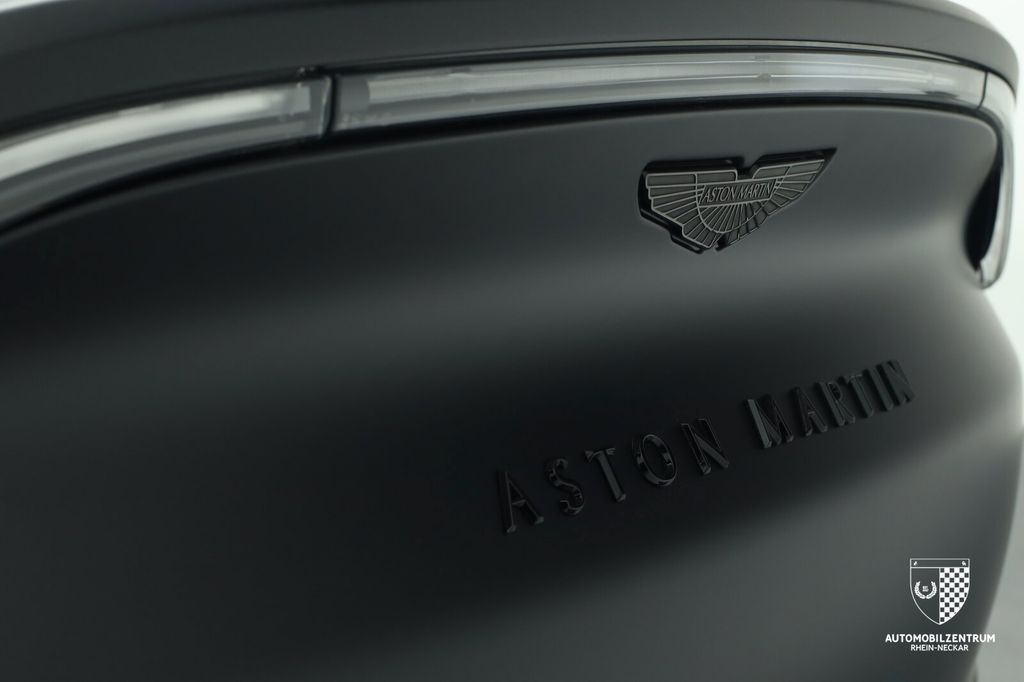 Aston Martin DBX 2024