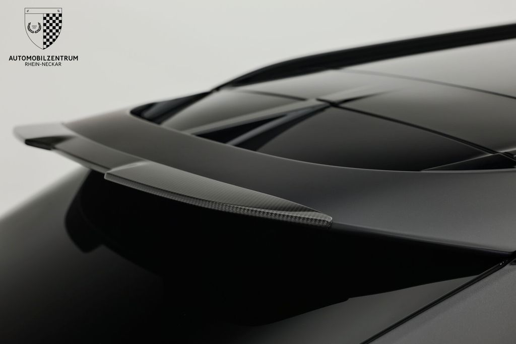 Aston Martin DBX 2024