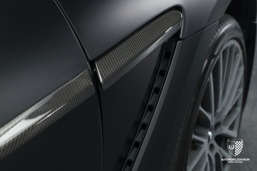 Aston Martin DBX 2024