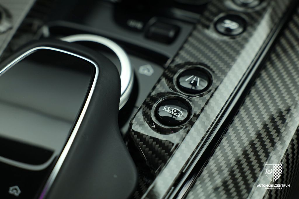 Aston Martin DBX 2024