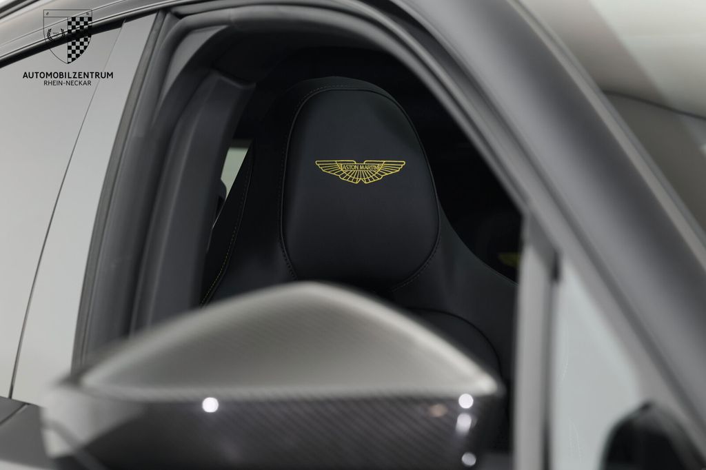 Aston Martin DBX 2024