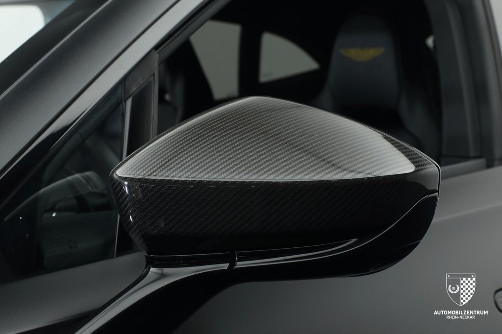 Aston Martin DBX 2024